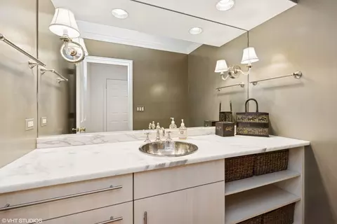 Bath - 770 E Westminster Rd, Lake Forest, IL 60045 photo 2 of 7