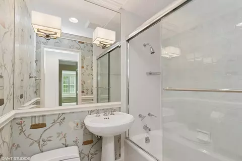 Bath - 770 E Westminster Rd, Lake Forest, IL 60045 photo 6 of 7