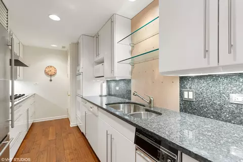 Kitchen - 770 E Westminster Rd, Lake Forest, IL 60045 photo 6 of 6