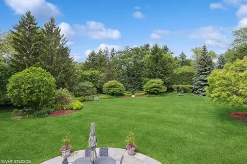 Exterior - 770 E Westminster Rd, Lake Forest, IL 60045 photo 6 of 8
