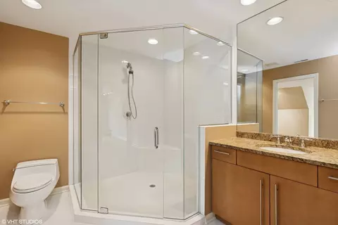 Bath - 770 E Westminster Rd, Lake Forest, IL 60045 photo 7 of 7
