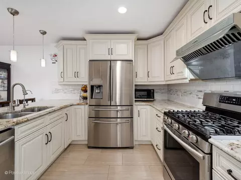 2393 N Wayne Ave, Chicago, IL 60614 photo 3