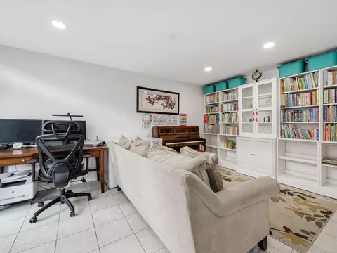 2393 N Wayne Ave, Chicago, IL 60614 photo 21