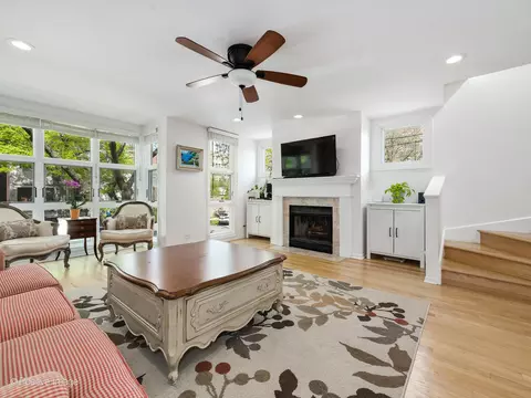 2393 N Wayne Ave, Chicago, IL 60614 photo 9