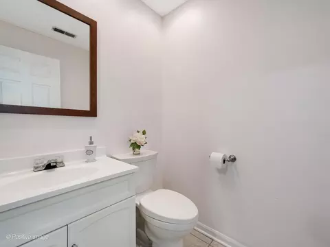 2393 N Wayne Ave, Chicago, IL 60614 photo 20