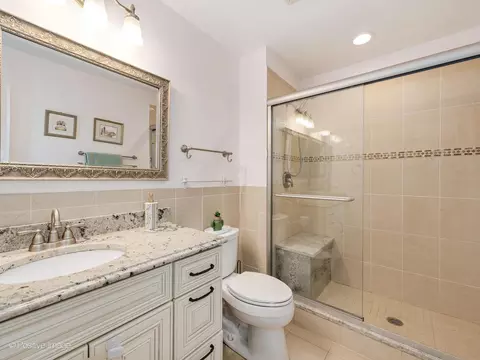 2393 N Wayne Ave, Chicago, IL 60614 photo 15