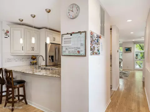 2393 N Wayne Ave, Chicago, IL 60614 photo 6