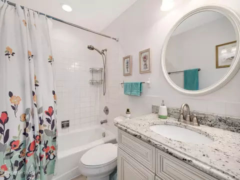 2393 N Wayne Ave, Chicago, IL 60614 photo 17