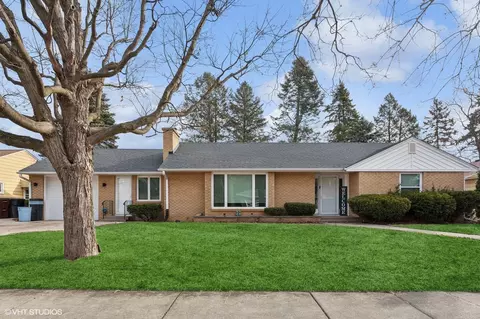 1010 Woodland Dr, Rockford, IL 61108