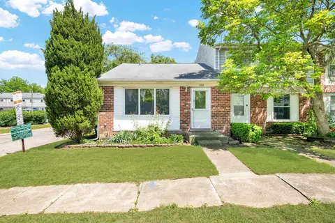 108 Greentree Ct, Bolingbrook, IL 60440