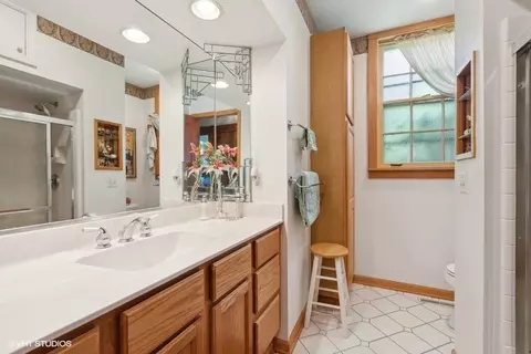 Bath - 4014 Pitzen Rd, Johnsburg, IL 60051 photo 1 of 2