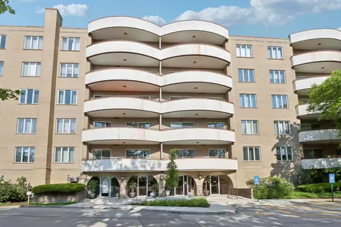 6400 N Cicero Ave #404, Lincolnwood, IL 60712