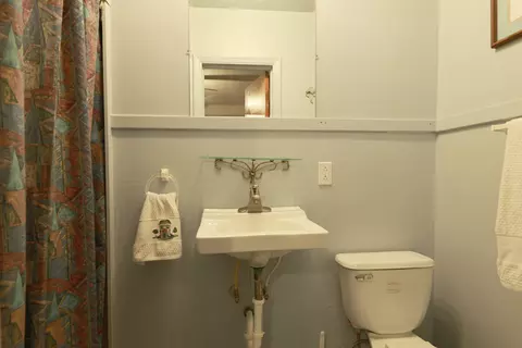 Bath - 605 East St, Mazon, IL 60444 photo 3 of 6