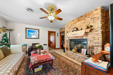 Living - 605 East St, Mazon, IL 60444 photo 2 of 3