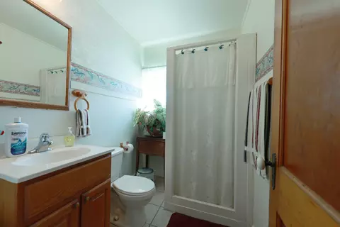Bath - 605 East St, Mazon, IL 60444 photo 4 of 6