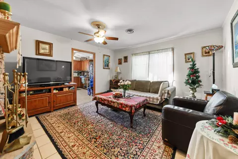 Living - 605 East St, Mazon, IL 60444 photo 3 of 3