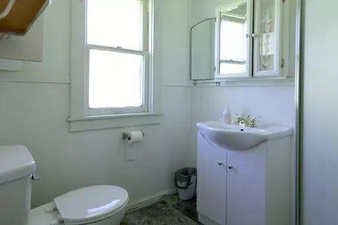 Bath - 605 East St, Mazon, IL 60444 photo 6 of 6