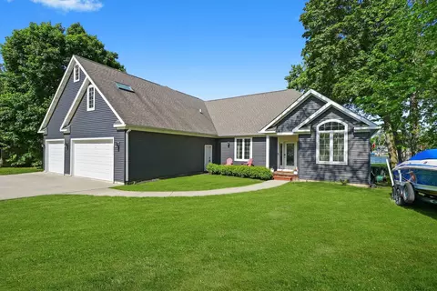 2215 N Woodlawn Park Ave, Mchenry, IL 60051