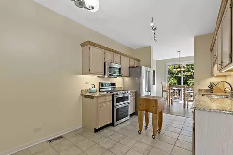 Kitchen - 1370 Grandview Ct, Algonquin, IL 60102 photo 2 of 2