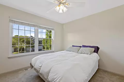 Bedroom - 1370 Grandview Ct, Algonquin, IL 60102 photo 2 of 2