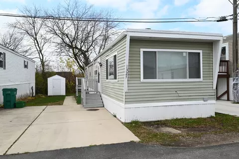 1327 W Branch Rd, Northfield, IL 60093