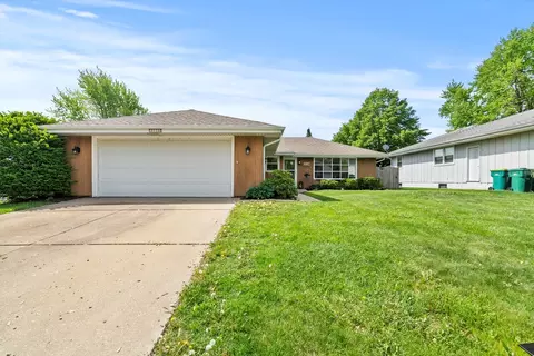 3226 Thomas Hickey Dr, Joliet, IL 60431