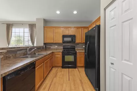 Kitchen - 805 Daniel Dr, Minooka, IL 60447 photo 2 of 3