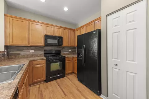 Kitchen - 805 Daniel Dr, Minooka, IL 60447 photo 3 of 3