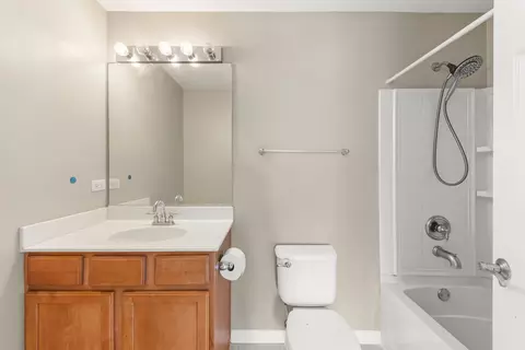 Bath - 805 Daniel Dr, Minooka, IL 60447 photo 2 of 2