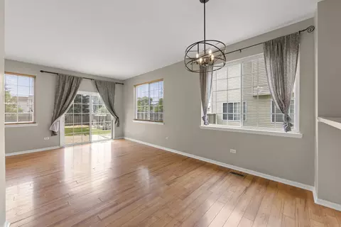 Living - 805 Daniel Dr, Minooka, IL 60447 photo 4 of 7