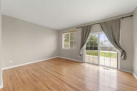 Living - 805 Daniel Dr, Minooka, IL 60447 photo 5 of 7