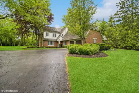 706 Tanglewood Ct, Lake Forest, IL 60045
