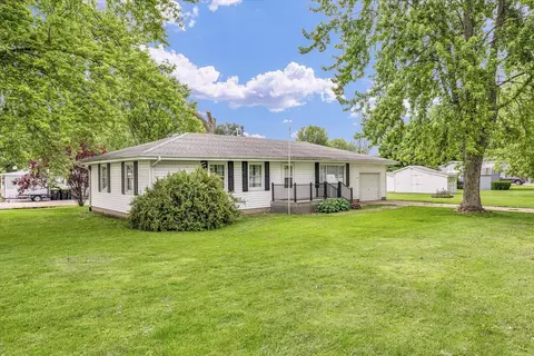 110 S Sherman St, Cisco, IL 61830