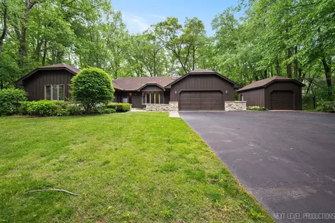 43 W301 Hawkeye Dr, Elburn, IL 60119