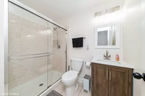 Bath - 1237 Bradley Cir, Elgin, IL 60123 photo 4 of 4