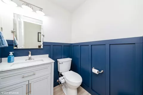 Bath - 1237 Bradley Cir, Elgin, IL 60123 photo 1 of 4