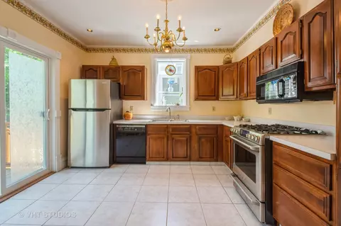 Kitchen - 128 Forest Ave, Riverside, IL 60546 photo 1 of 2