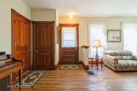 Entry Way - 128 Forest Ave, Riverside, IL 60546 photo 1 of 2