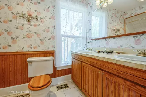 Bath - 128 Forest Ave, Riverside, IL 60546 photo 1 of 1