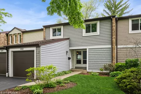 682 Lakeside Circle Dr, Wheeling, IL 60090