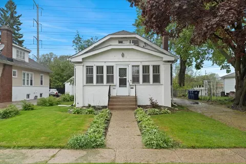 304 W Keith Ave, Waukegan, IL 60085