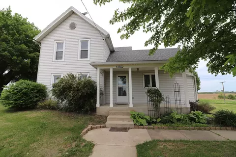 4977 N Mount Vernon Rd, Forreston, IL 61030