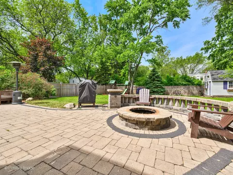 Exterior - 421 S River Rd, Naperville, IL 60540 photo 2 of 5