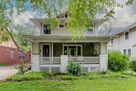 2013 E Taylor St, Bloomington, IL 61701