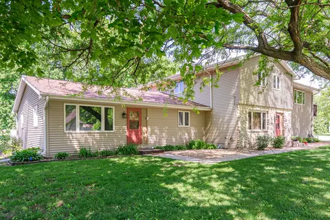 215 S Ridge St, Creston, IL 60113