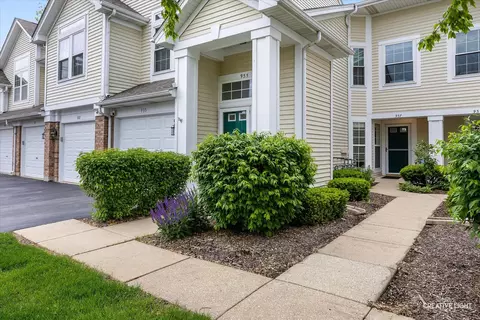 937 Huntington Dr, Elk Grove Village, IL 60007