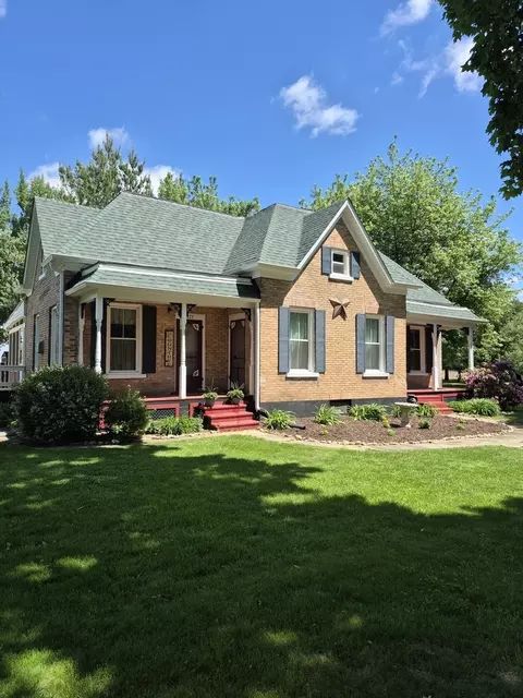 123 W Maple St, Franklin Grove, IL 61031