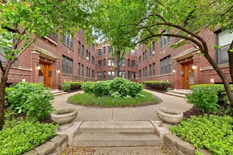 2110 W Montrose Ave #2S, Chicago, IL 60618