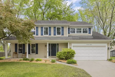 1716 Cedar Glen Ct, Libertyville, IL 60048