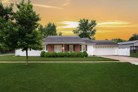 956 E Orleans St, Paxton, IL 60957